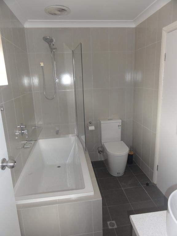 Prime Location & Spacious أدليد المظهر الخارجي الصورة